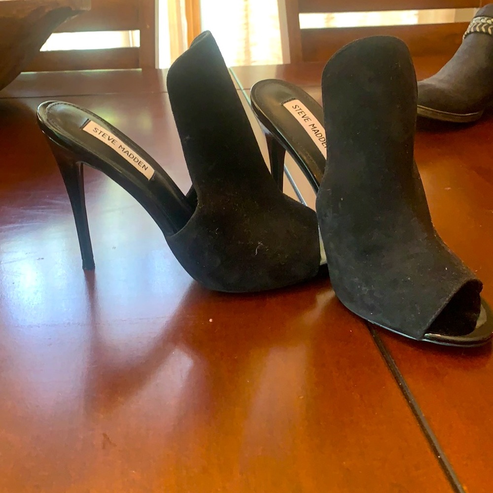 Steve Madden black peep toe velvet mules. Sz 8:5